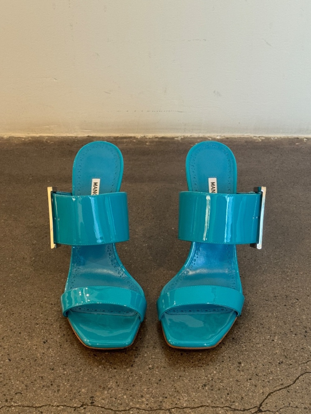 Manolo Blahnik 100mm Arre Mules - Picture 6 of 6
